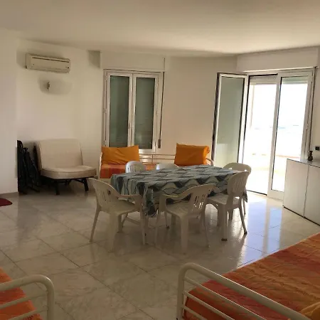 Fronte Mare Apartment Punta Braccetto